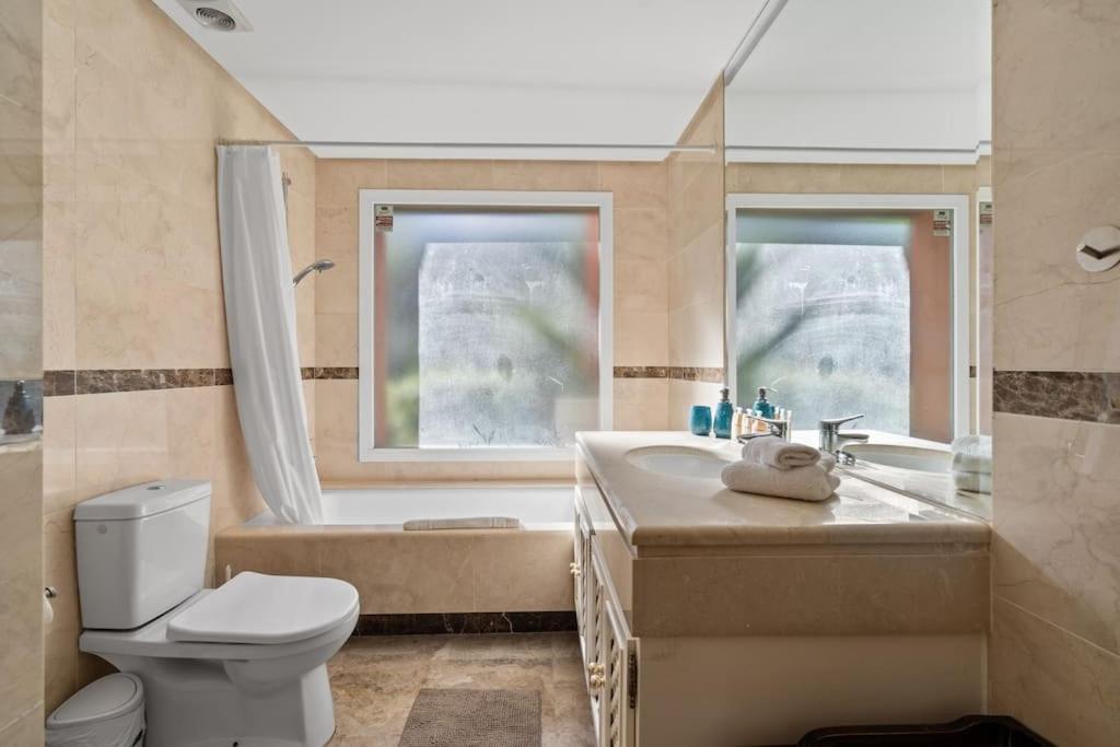 Stunning 3-bedroom In Alminar De - Rdr456