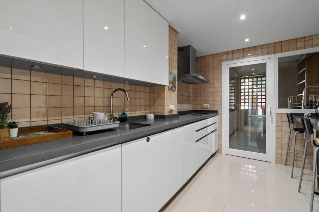 Appartement Stunning 3-bedroom In Alminar De - Rdr456 *